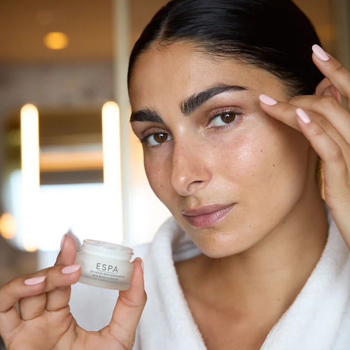 Your Complete Ritual for Winter Hydration Discover deeply hydrating formulas designed to comfort, protect and restore this season.